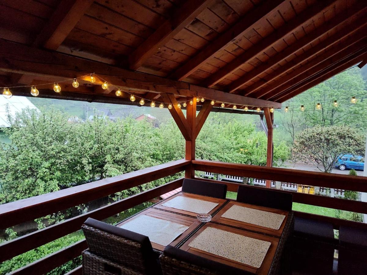 Pensiunea Piatra Mandrutului Farm stay