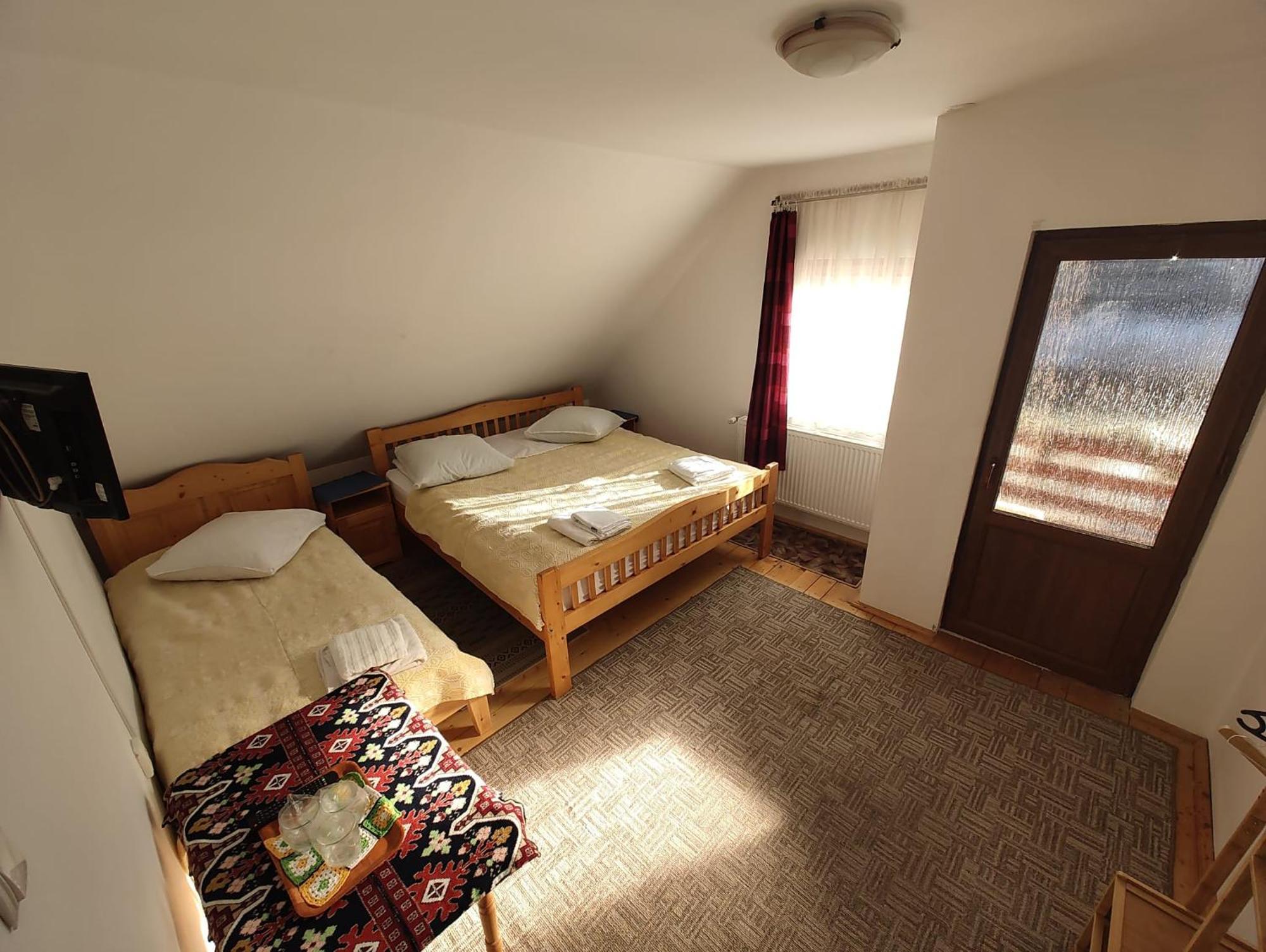 Pensiunea Piatra Mandrutului * Scarisoara (Alba)
