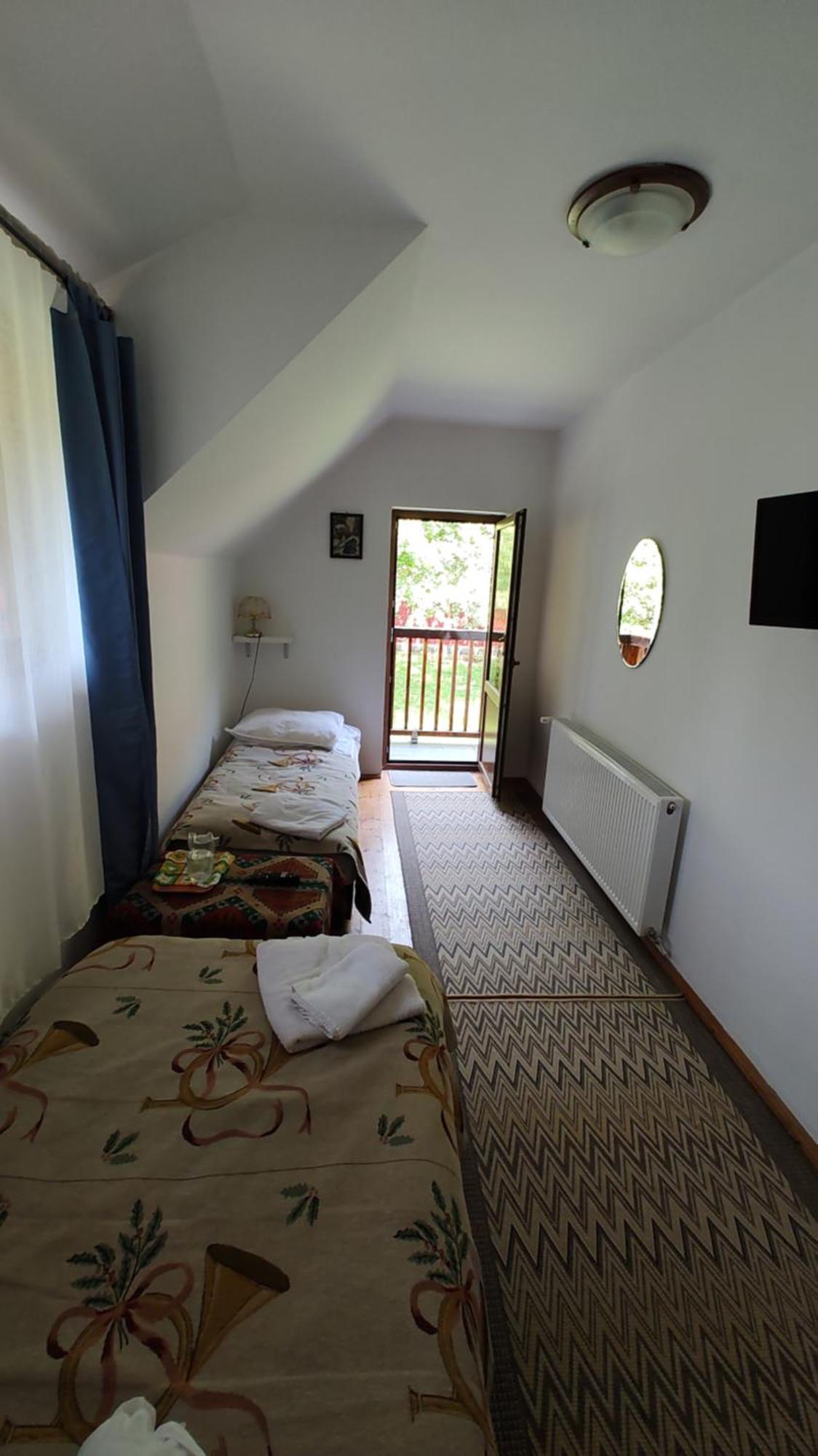 Farm stay Pensiunea Piatra Mandrutului