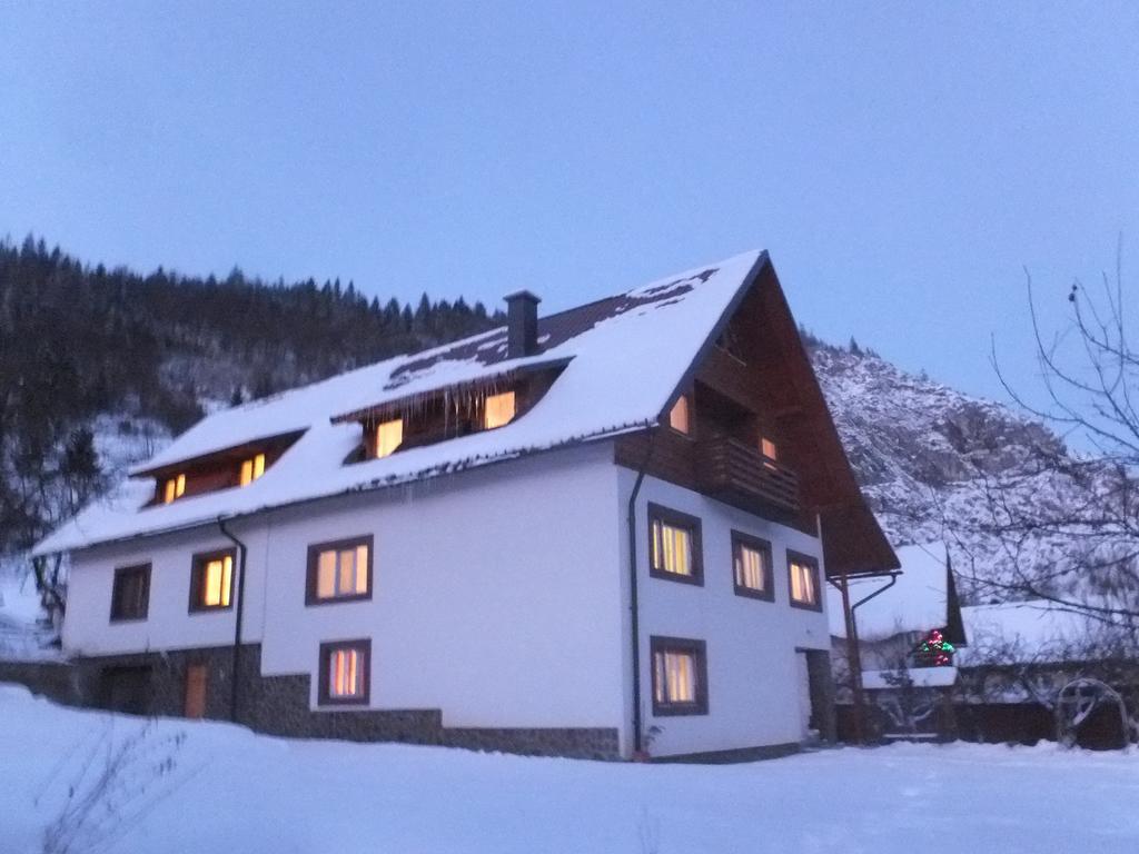 Farm stay Pensiunea Piatra Mandrutului *