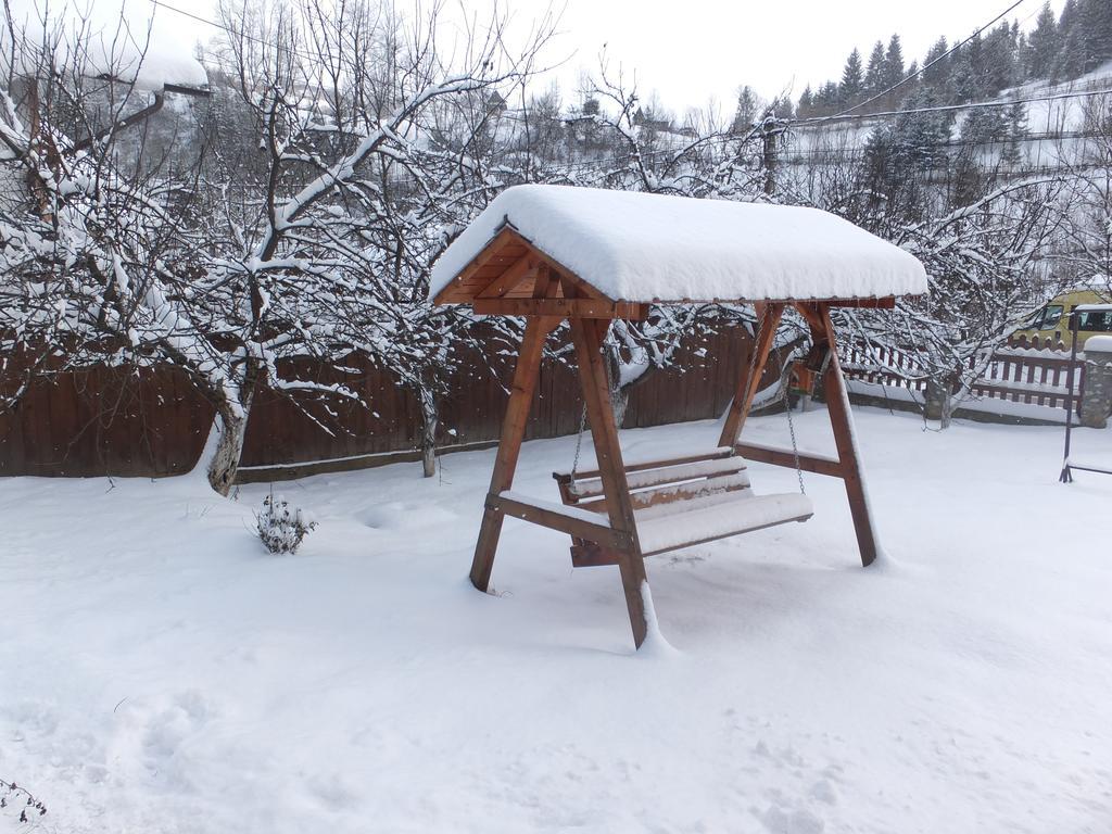 Farm stay Pensiunea Piatra Mandrutului *