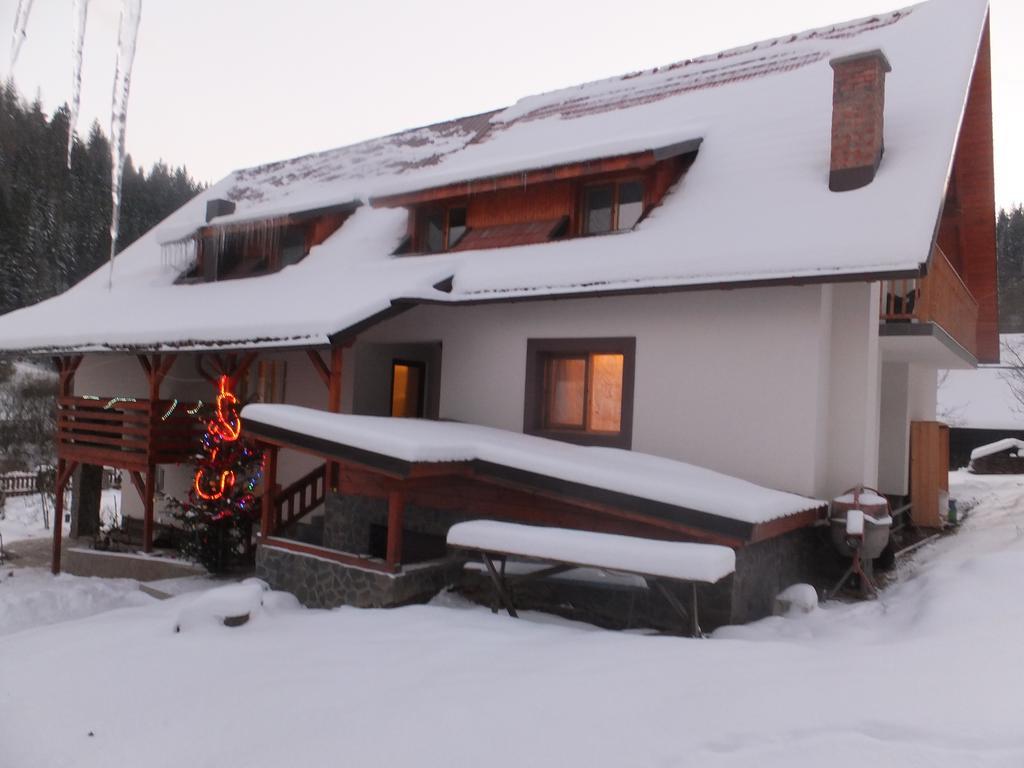 Farm stay Pensiunea Piatra Mandrutului *