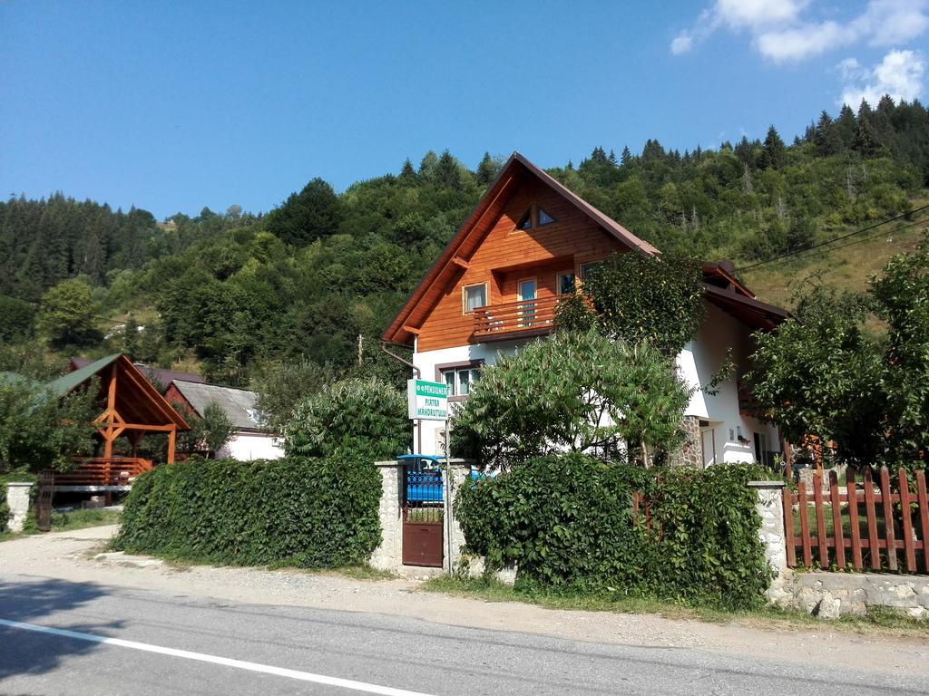 Farm stay Pensiunea Piatra Mandrutului